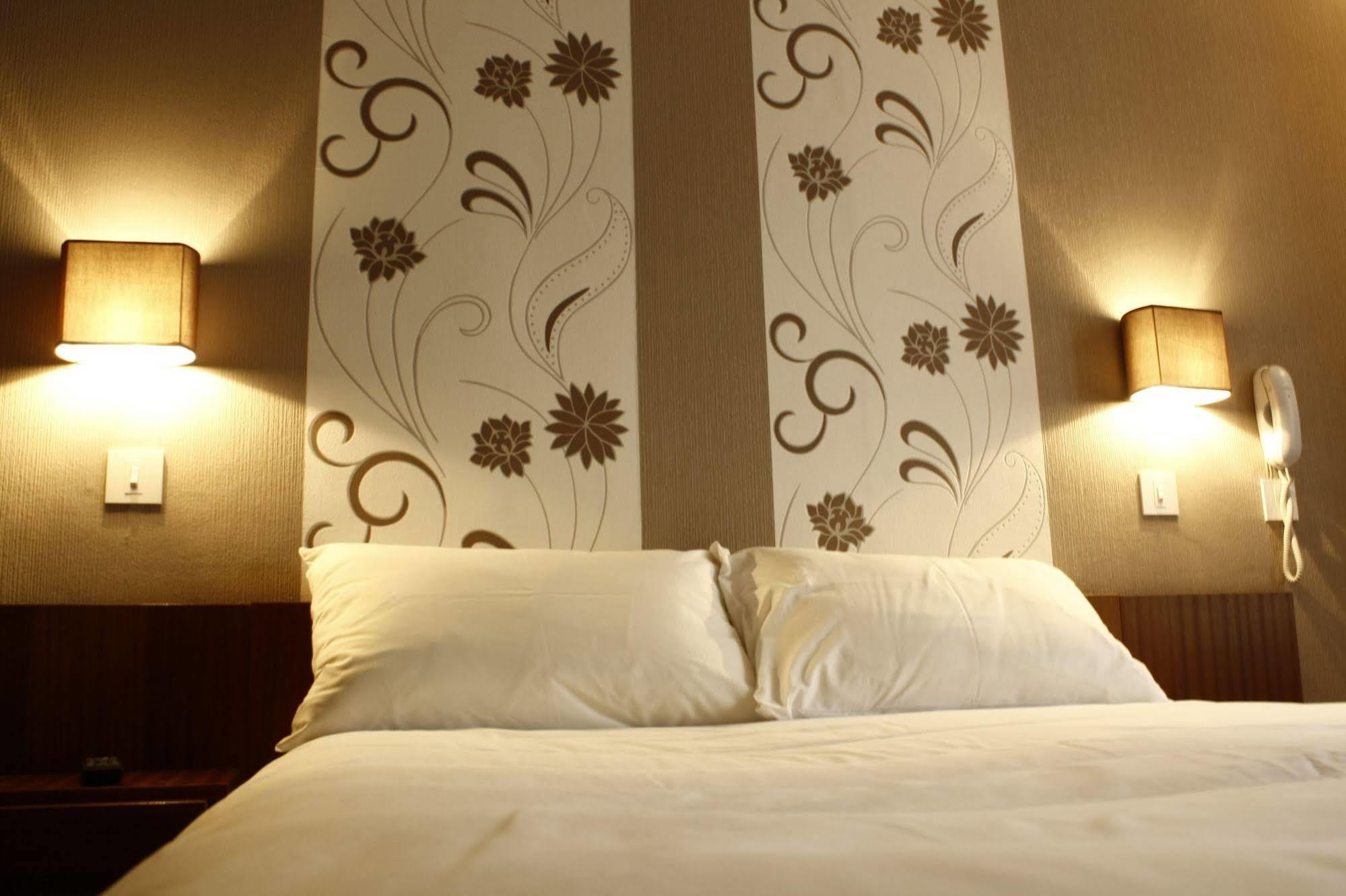 Hotel Du Touring Saint-Céré Kültér fotó
