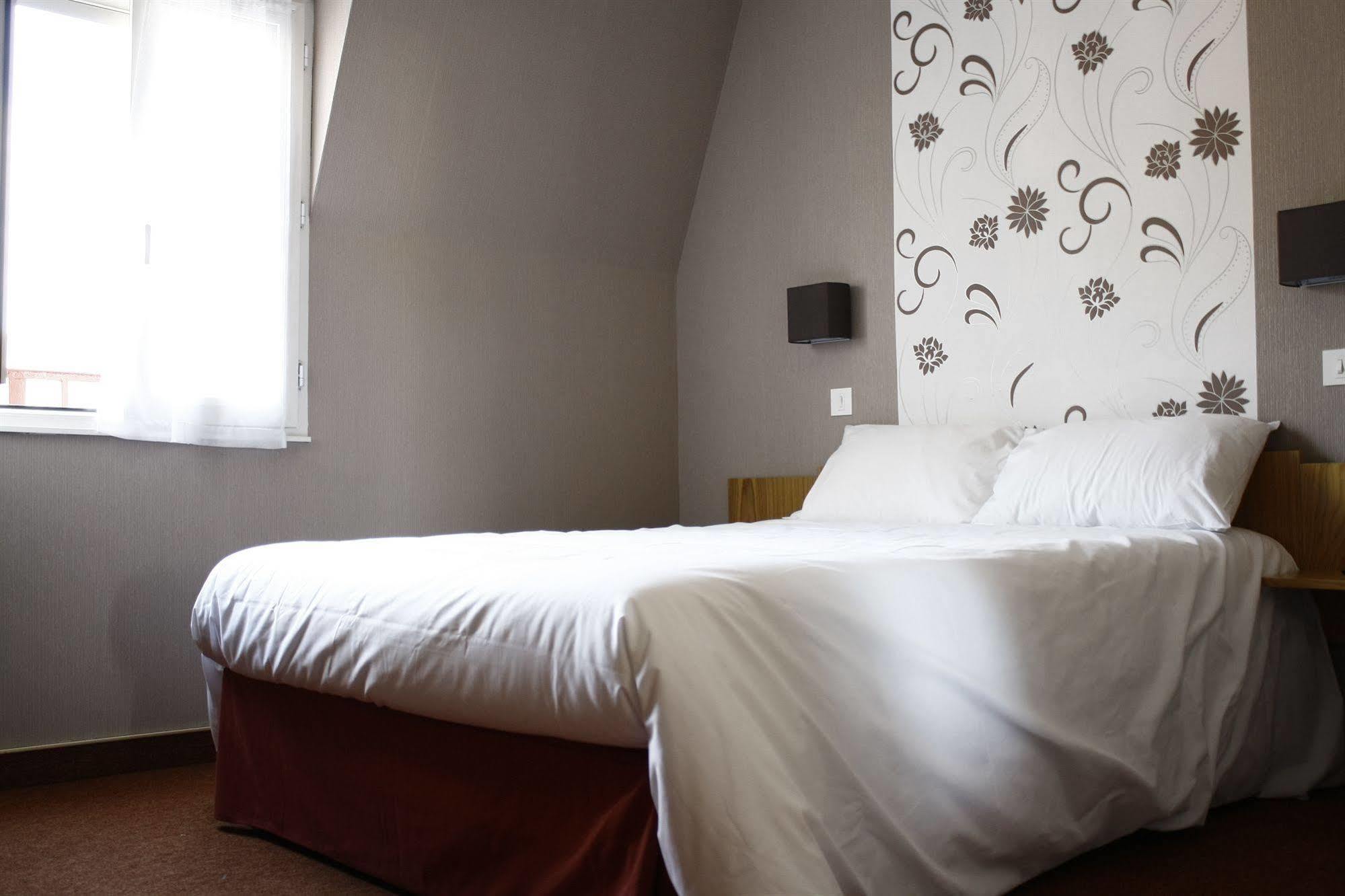Hotel Du Touring Saint-Céré Kültér fotó