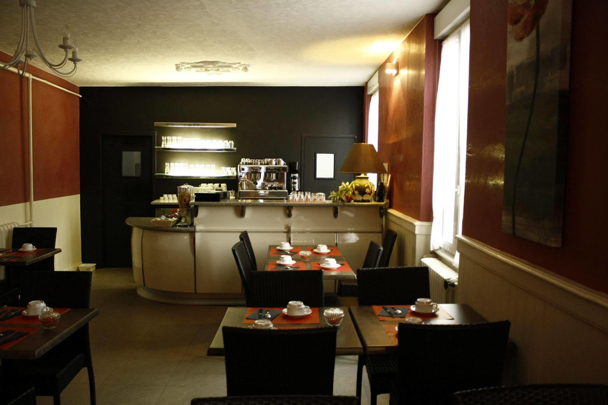 Hotel Du Touring Saint-Céré Kültér fotó